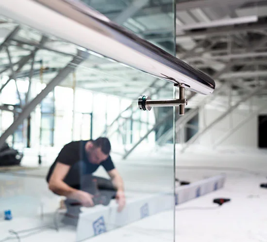 Lakeland, FL highly skilled glass repair technicians